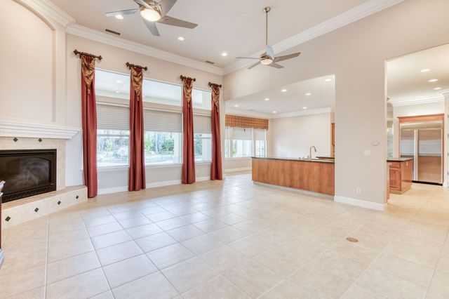 10890 N Sierra Vista Avenue, Fresno, CA 93730