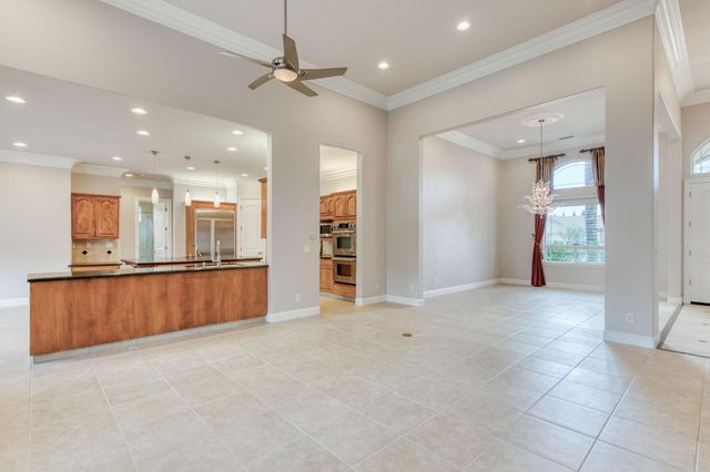 10890 N Sierra Vista Avenue, Fresno, CA 93730