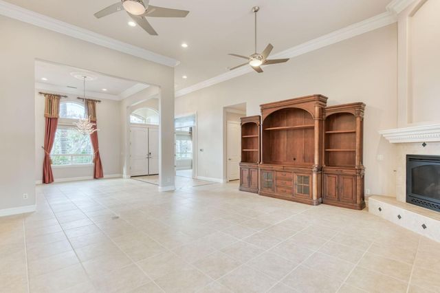 10890 N Sierra Vista Avenue, Fresno, CA 93730