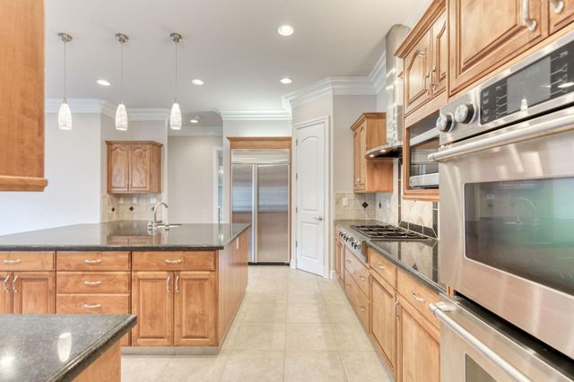 10890 N Sierra Vista Avenue, Fresno, CA 93730