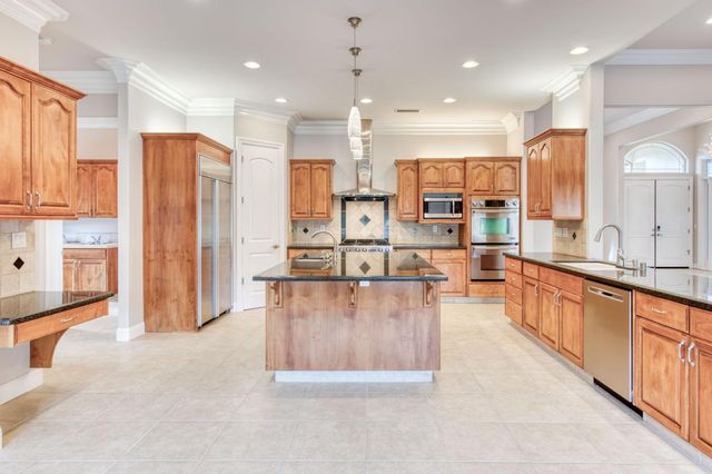 10890 N Sierra Vista Avenue, Fresno, CA 93730