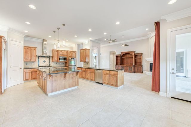 10890 N Sierra Vista Avenue, Fresno, CA 93730