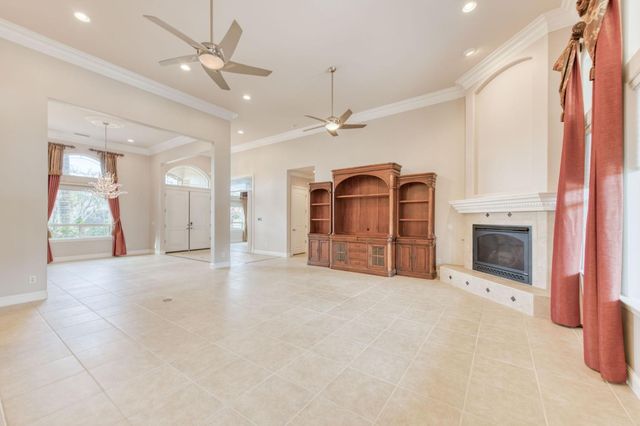 10890 N Sierra Vista Avenue, Fresno, CA 93730