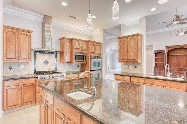 10890 N Sierra Vista Avenue, Fresno, CA 93730