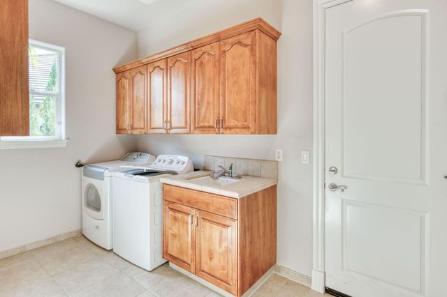 10890 N Sierra Vista Avenue, Fresno, CA 93730