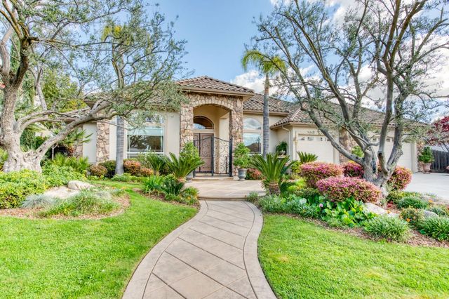 10890 N Sierra Vista Avenue, Fresno, CA 93730