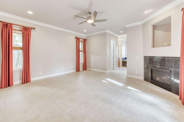 10890 N Sierra Vista Avenue, Fresno, CA 93730