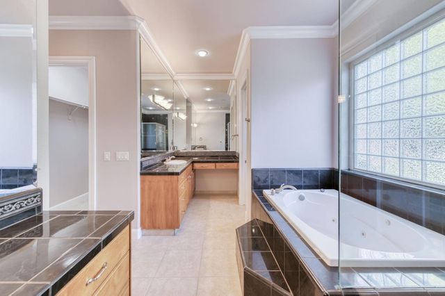 10890 N Sierra Vista Avenue, Fresno, CA 93730