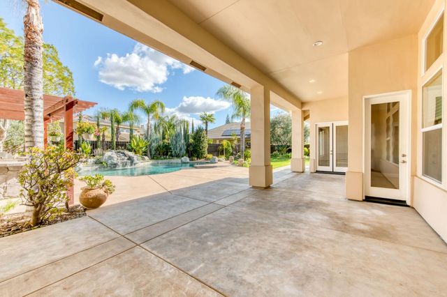 10890 N Sierra Vista Avenue, Fresno, CA 93730