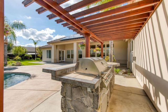 10890 N Sierra Vista Avenue, Fresno, CA 93730