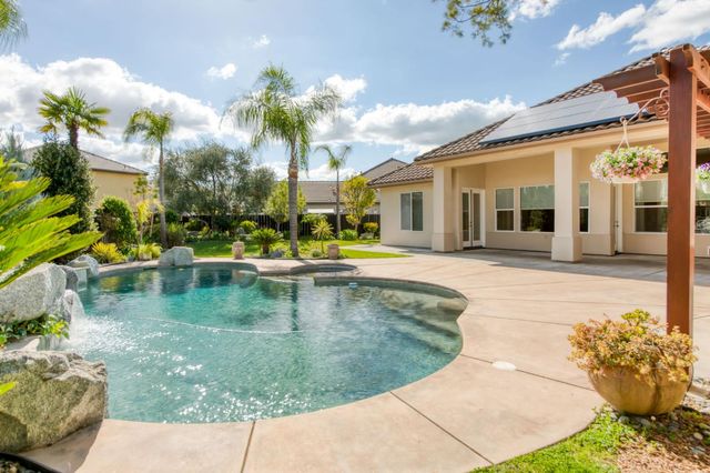 10890 N Sierra Vista Avenue, Fresno, CA 93730