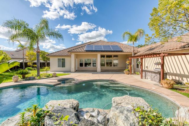 10890 N Sierra Vista Avenue, Fresno, CA 93730