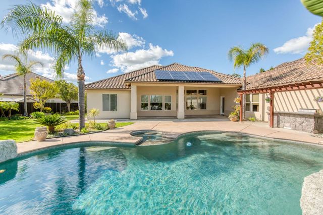 10890 N Sierra Vista Avenue, Fresno, CA 93730