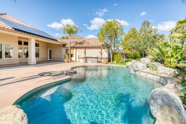 10890 N Sierra Vista Avenue, Fresno, CA 93730