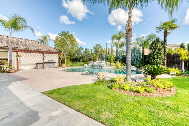 10890 N Sierra Vista Avenue, Fresno, CA 93730