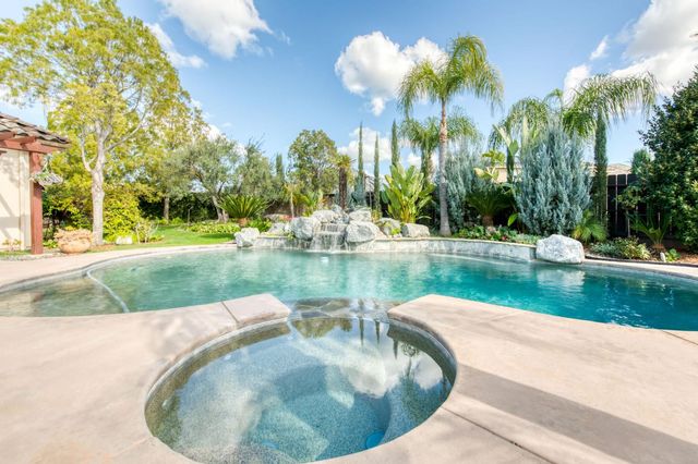 10890 N Sierra Vista Avenue, Fresno, CA 93730