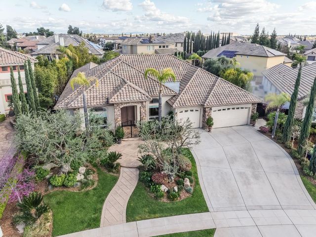 10890 N Sierra Vista Avenue, Fresno, CA 93730