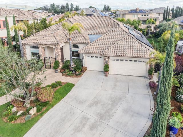 10890 N Sierra Vista Avenue, Fresno, CA 93730