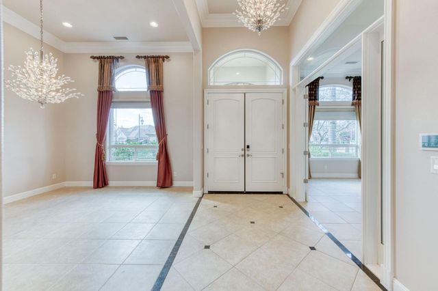 10890 N Sierra Vista Avenue, Fresno, CA 93730