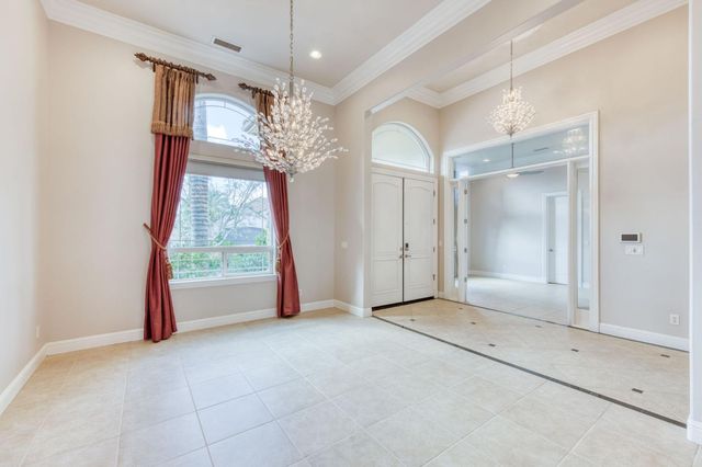 10890 N Sierra Vista Avenue, Fresno, CA 93730