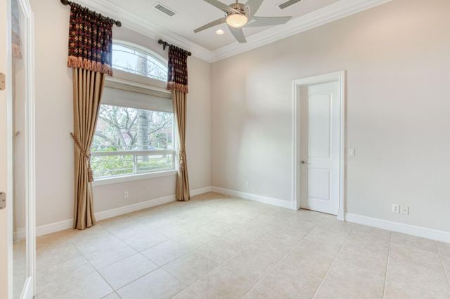 10890 N Sierra Vista Avenue, Fresno, CA 93730