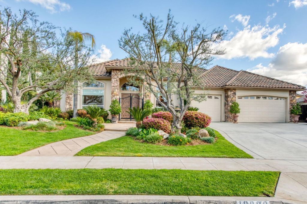 10890 N Sierra Vista Avenue, Fresno, CA 93730