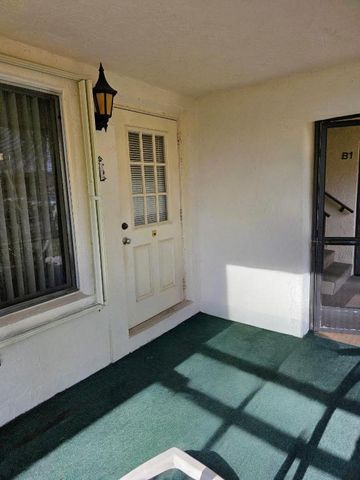 423 Pine Glen Lane C-1, Greenacres, FL 33463