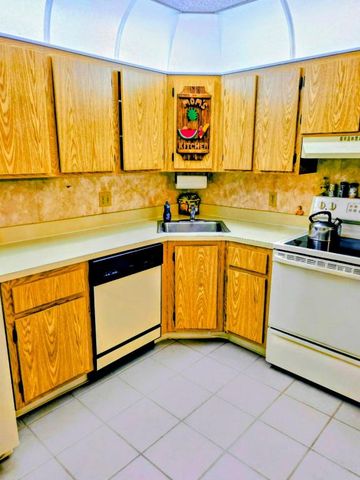 423 Pine Glen Lane C-1, Greenacres, FL 33463