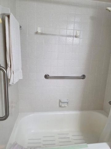 423 Pine Glen Lane C-1, Greenacres, FL 33463