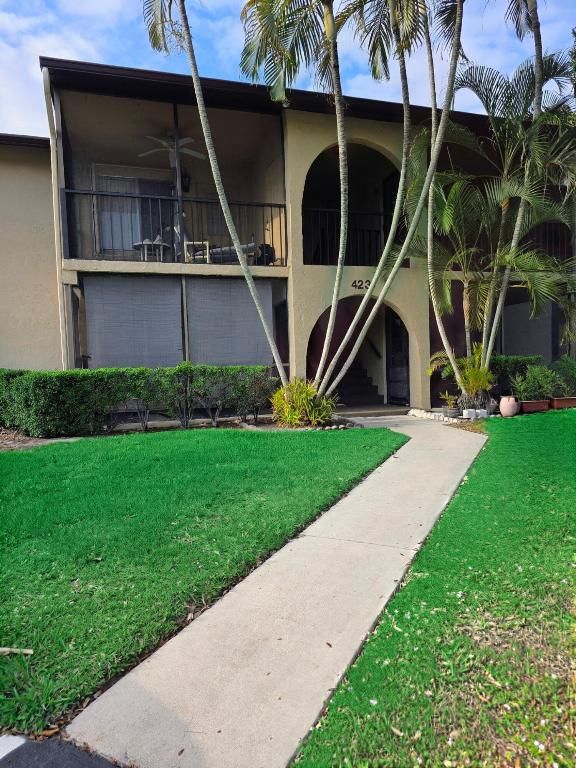 423 Pine Glen Lane C-1, Greenacres, FL 33463