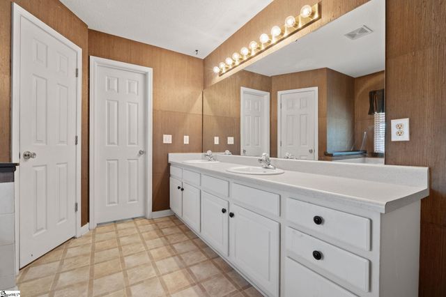 100 Oak Road, Piedmont, SC 29673