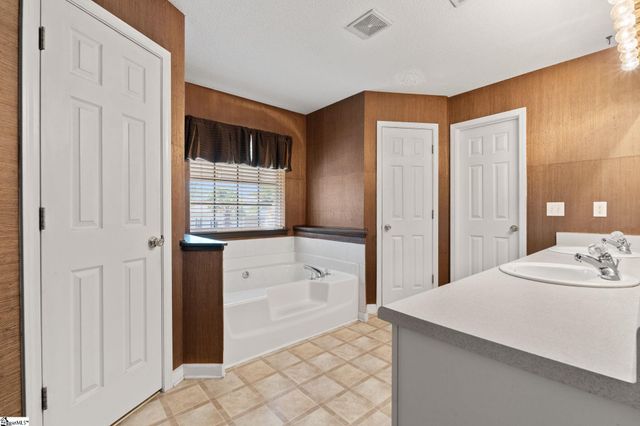 100 Oak Road, Piedmont, SC 29673