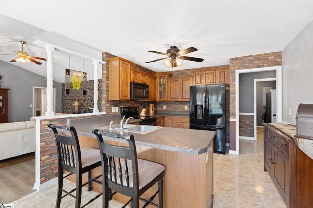 100 Oak Road, Piedmont, SC 29673