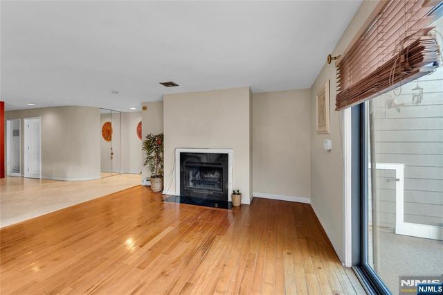 8C Cove Lane, North Bergen, NJ 07047