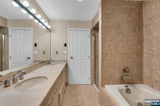 8C Cove Lane, North Bergen, NJ 07047