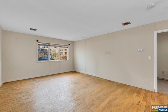 8C Cove Lane, North Bergen, NJ 07047