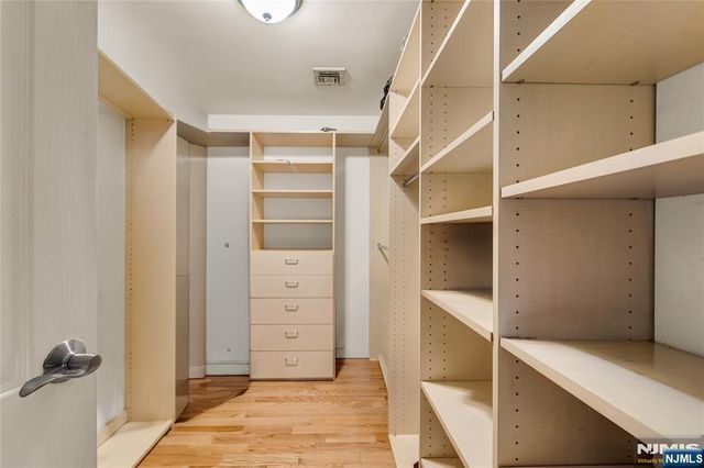 8C Cove Lane, North Bergen, NJ 07047