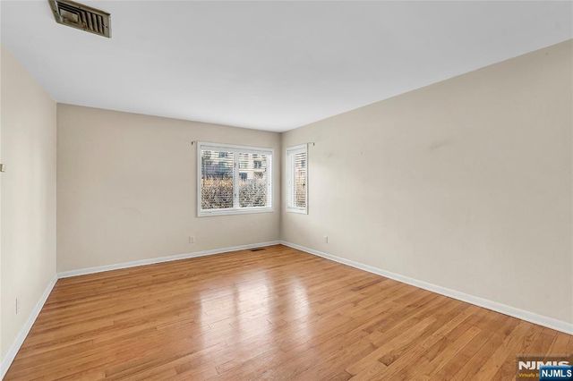 8C Cove Lane, North Bergen, NJ 07047