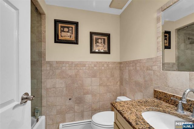 8C Cove Lane, North Bergen, NJ 07047