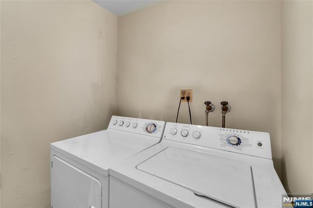 8C Cove Lane, North Bergen, NJ 07047