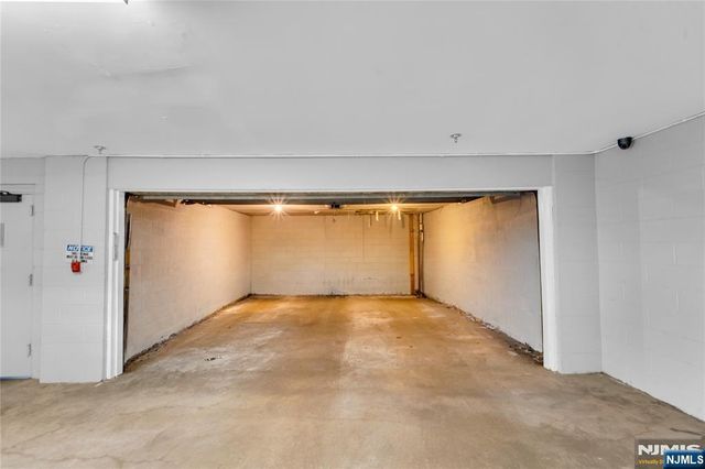 8C Cove Lane, North Bergen, NJ 07047