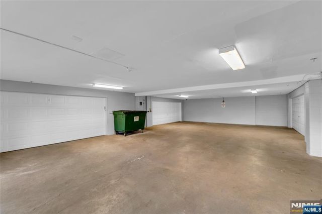 8C Cove Lane, North Bergen, NJ 07047