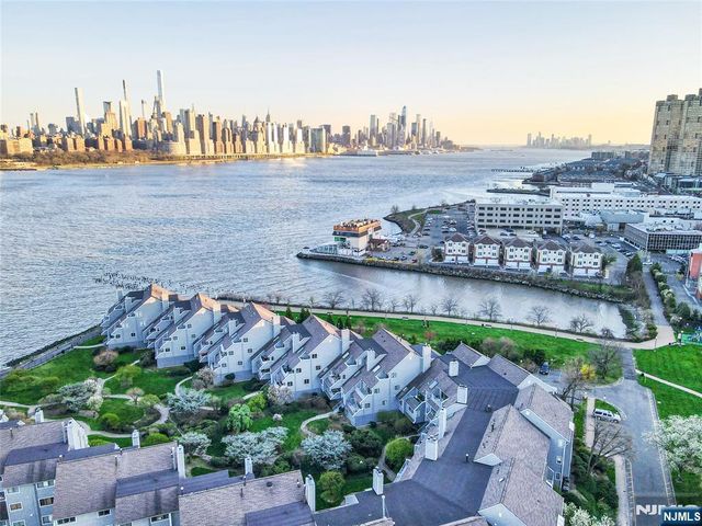 8C Cove Lane, North Bergen, NJ 07047