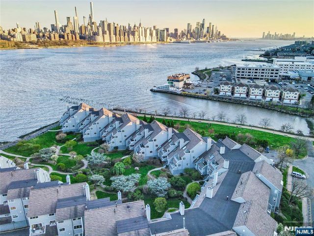 8C Cove Lane, North Bergen, NJ 07047