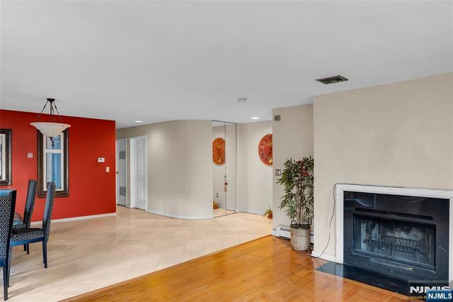 8C Cove Lane, North Bergen, NJ 07047