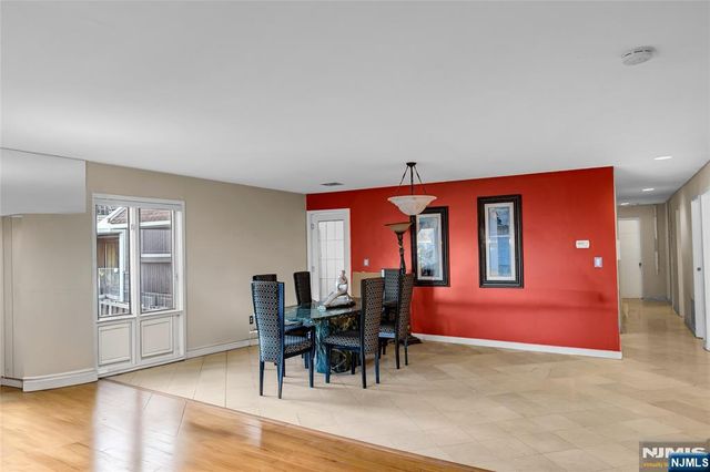 8C Cove Lane, North Bergen, NJ 07047