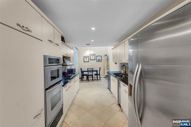 8C Cove Lane, North Bergen, NJ 07047