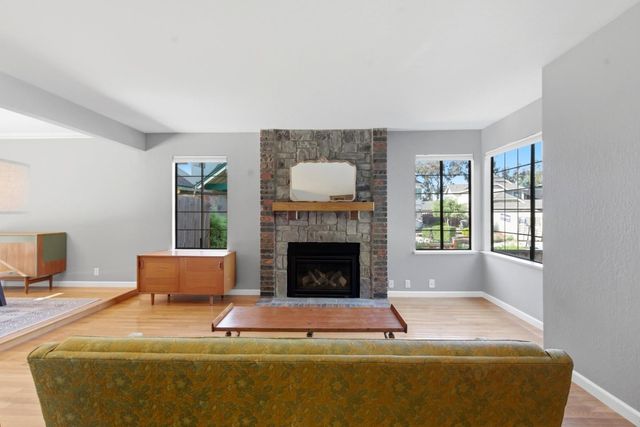 90 Lang Court, San Juan Bautista, CA 95045