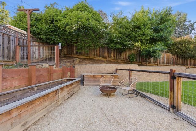 90 Lang Court, San Juan Bautista, CA 95045