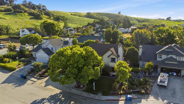 90 Lang Court, San Juan Bautista, CA 95045